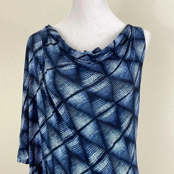 BCBGMAXAZRIA blue geometric print asymmetric midi dress size medium - Picture 2 of 8